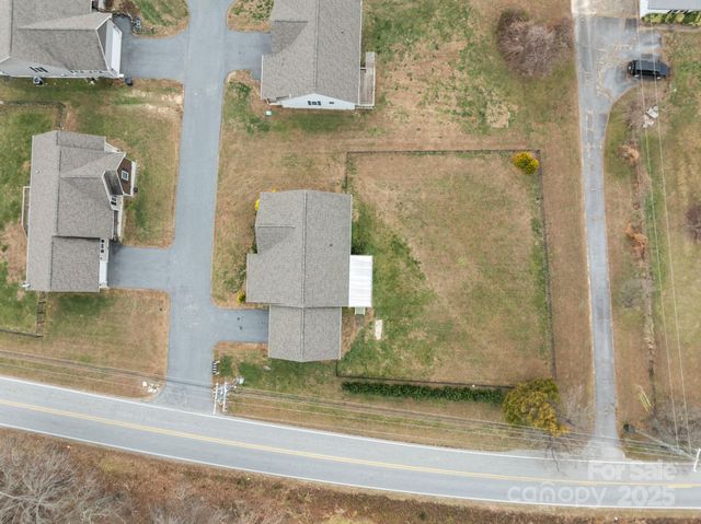 18 Trillium Meadows Lane, Hendersonville, NC 28792