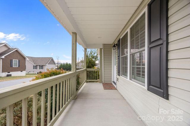 18 Trillium Meadows Lane, Hendersonville, NC 28792