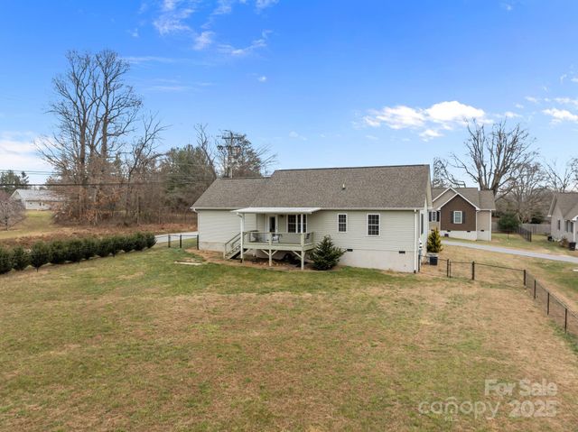 18 Trillium Meadows Lane, Hendersonville, NC 28792