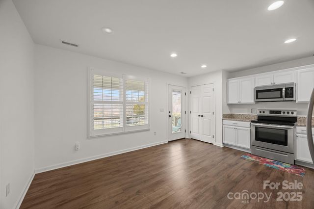 18 Trillium Meadows Lane, Hendersonville, NC 28792