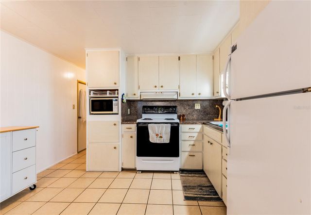 5227 BETTY STREET, Zephyrhills, FL 33542