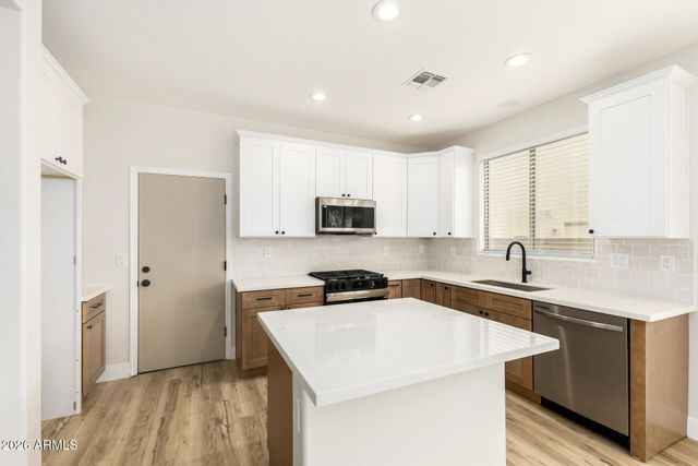 39912 N THUNDER HILLS Lane, Phoenix, AZ 85086