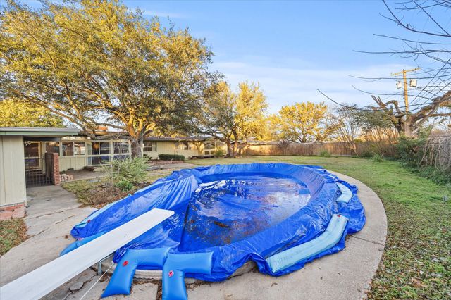 5121 Meadowbrook Drive, Greenville, TX 75402