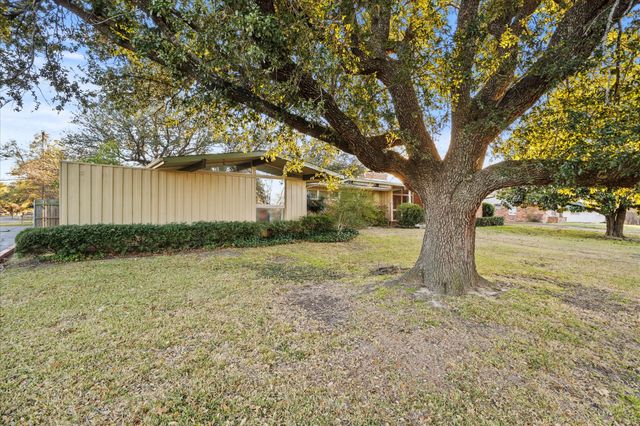 5121 Meadowbrook Drive, Greenville, TX 75402
