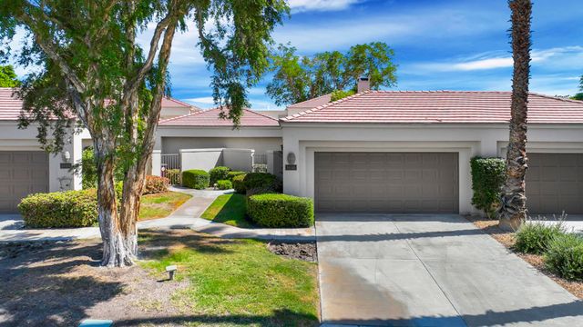 54446 Oaktree, La Quinta, CA 92253