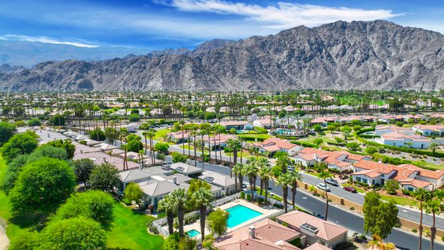 54446 Oaktree, La Quinta, CA 92253