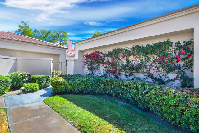 54446 Oaktree, La Quinta, CA 92253