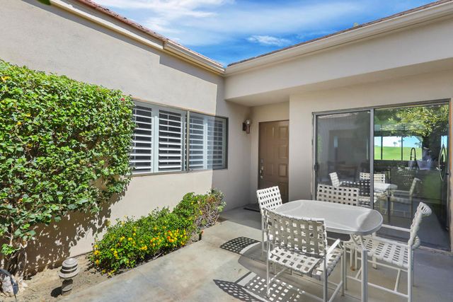 54446 Oaktree, La Quinta, CA 92253