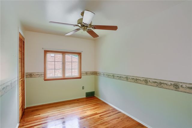 228 Parkedge Road, Green Tree, PA 15220