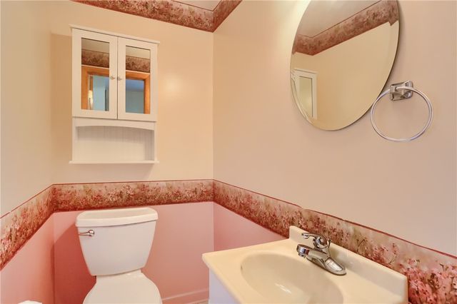 228 Parkedge Road, Green Tree, PA 15220