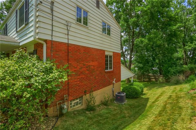 228 Parkedge Road, Green Tree, PA 15220