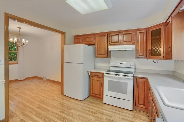 228 Parkedge Road, Green Tree, PA 15220