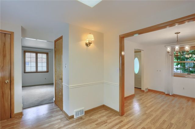 228 Parkedge Road, Green Tree, PA 15220