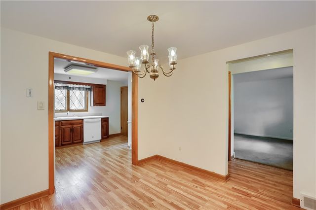 228 Parkedge Road, Green Tree, PA 15220