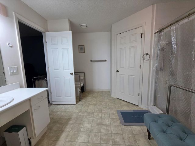 1040 W VILLAGE GREEN ROAD, Deland, FL 32720