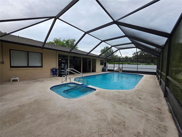 1040 W VILLAGE GREEN ROAD, Deland, FL 32720