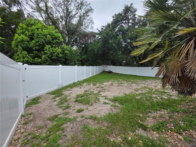 1040 W VILLAGE GREEN ROAD, Deland, FL 32720