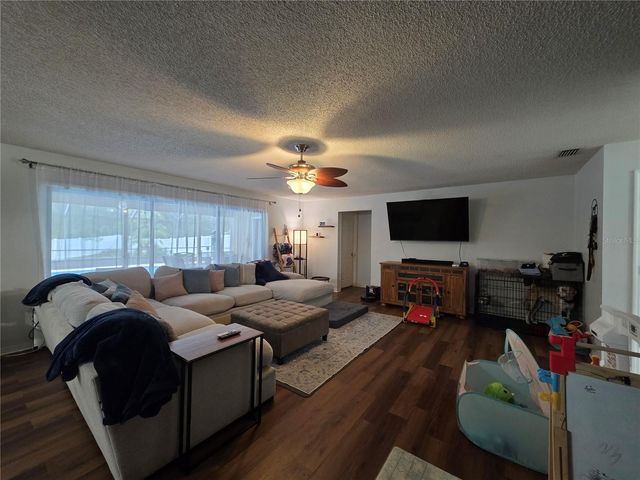 1040 W VILLAGE GREEN ROAD, Deland, FL 32720