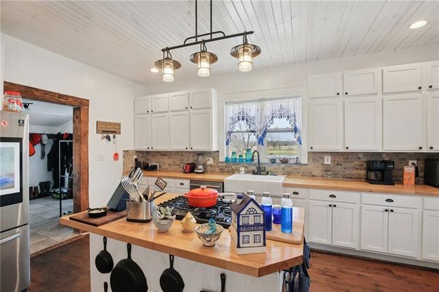 1031 NE 301 Road, Leeton, MO 64761