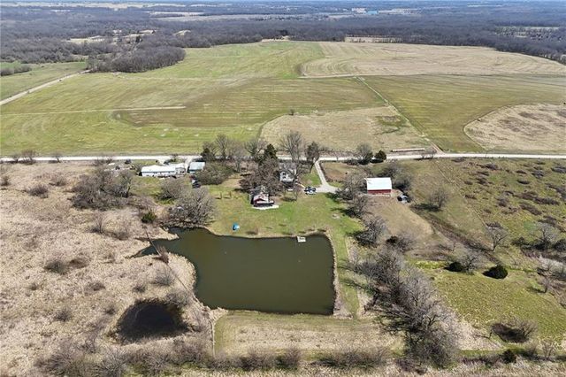 1031 NE 301 Road, Leeton, MO 64761