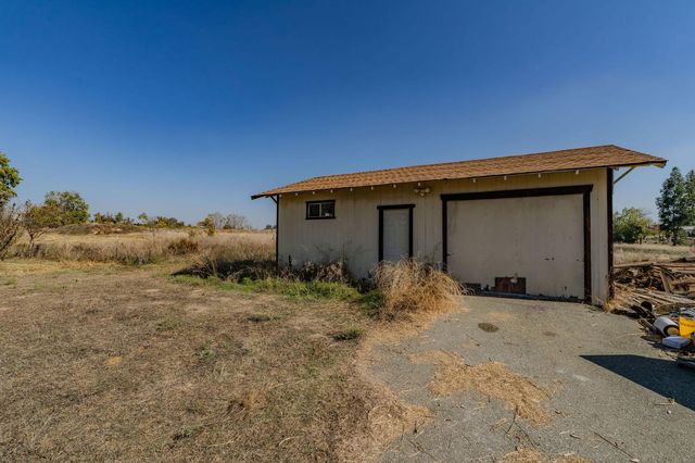 6495 Pettinger Rd, Valley Springs, CA 95252