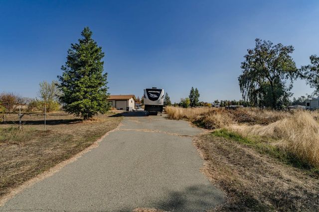 6495 Pettinger Rd, Valley Springs, CA 95252