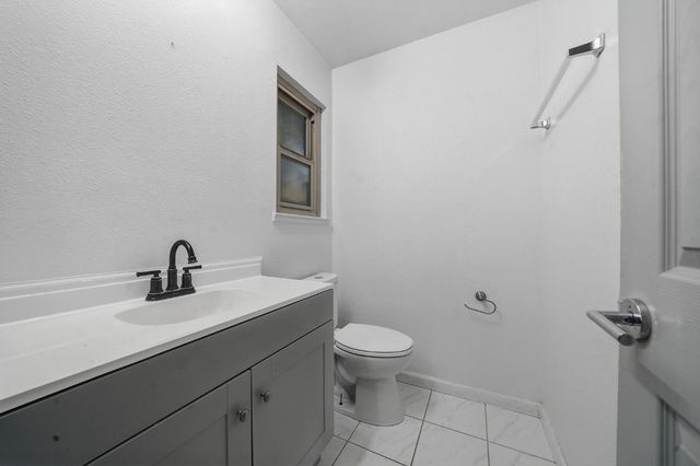 6495 Pettinger Rd, Valley Springs, CA 95252