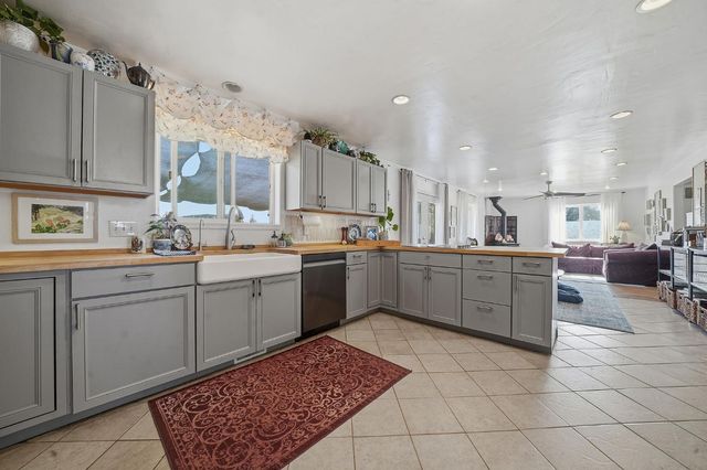 6495 Pettinger Rd, Valley Springs, CA 95252