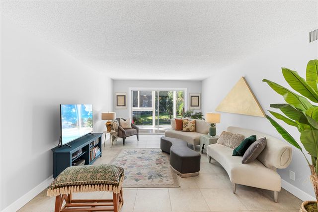 2102 Lucaya Bnd K2, Coconut Creek, FL 33066