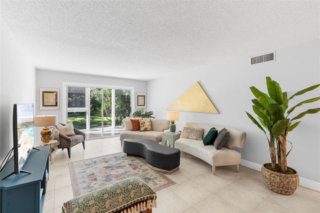 2102 Lucaya Bnd K2, Coconut Creek, FL 33066