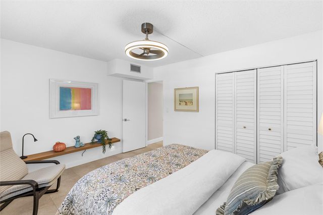 2102 Lucaya Bnd K2, Coconut Creek, FL 33066