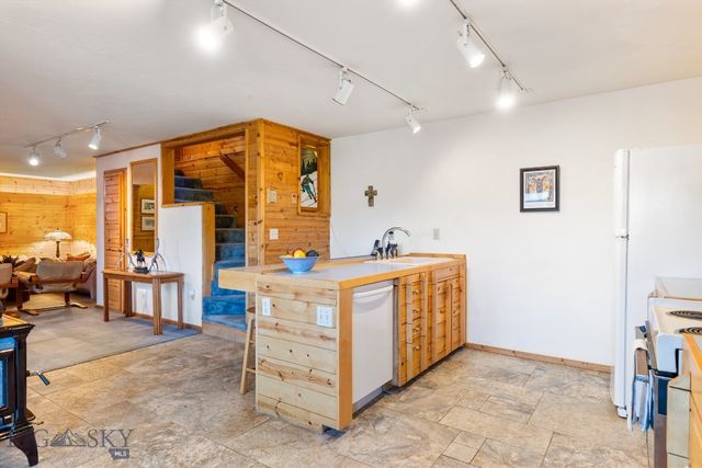 2555 Little Coyote Road, Big Sky, MT 59716