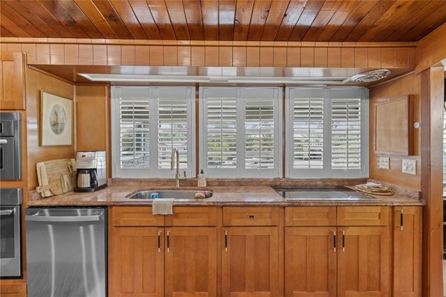 1830 SE 3RD COURT, Crystal River, FL 34429