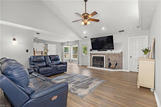 104 Foxworth Cir, Suffolk, VA 23434