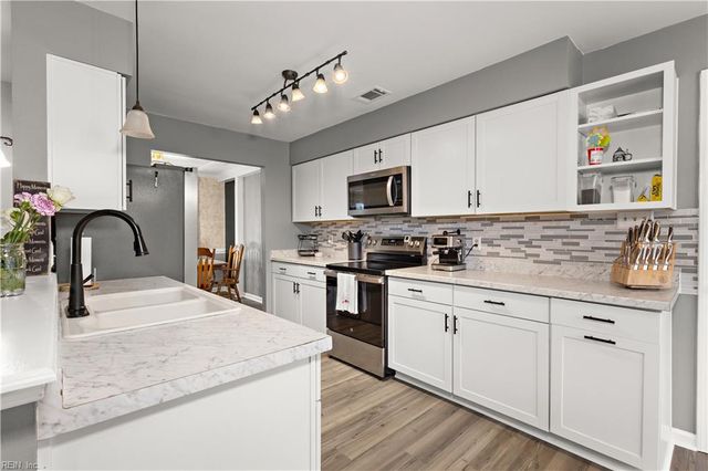 104 Foxworth Cir, Suffolk, VA 23434