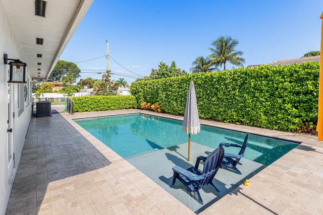 865 NE 5th Street, Deerfield Beach, FL 33441