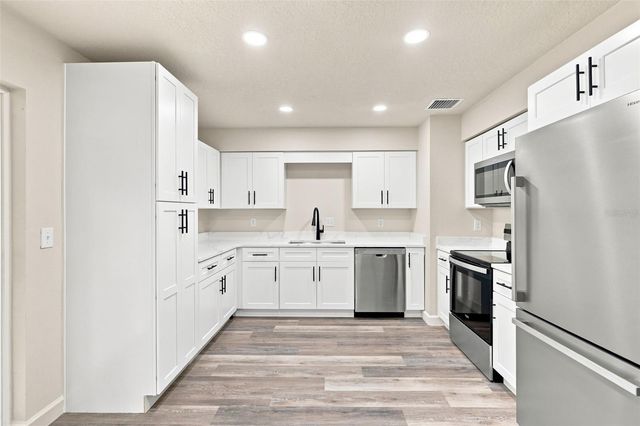 6204 ASHLAND AVENUE, Leesburg, FL 34748