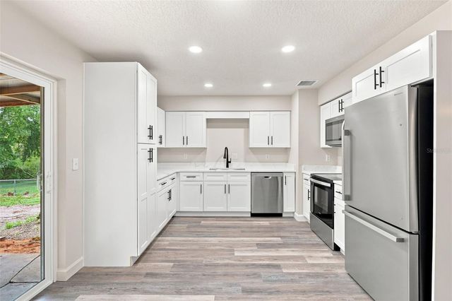 6204 ASHLAND AVENUE, Leesburg, FL 34748