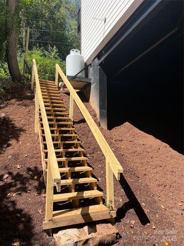 32 Waynesville Avenue, Asheville, NC 28806