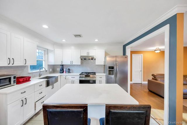 11 Industrial Boulevard, Riverhead, NY 11901