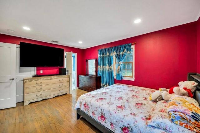 11 Industrial Boulevard, Riverhead, NY 11901