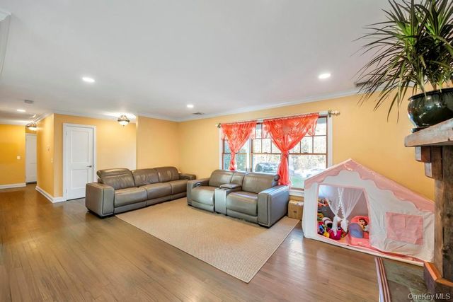 11 Industrial Boulevard, Riverhead, NY 11901