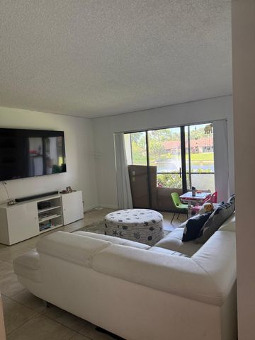 617 SEA PINE Way E1, Greenacres, FL 33415