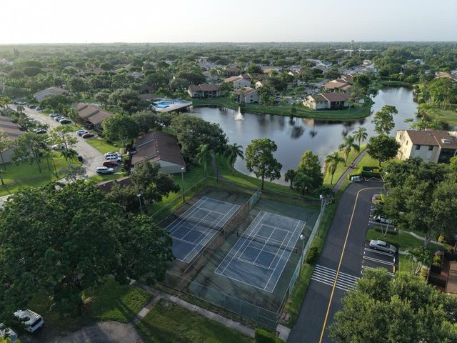 617 SEA PINE Way E1, Greenacres, FL 33415