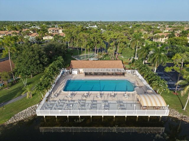 617 SEA PINE Way E1, Greenacres, FL 33415