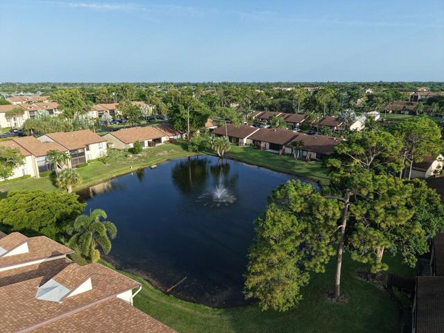 617 SEA PINE Way E1, Greenacres, FL 33415