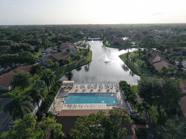 617 SEA PINE Way E1, Greenacres, FL 33415