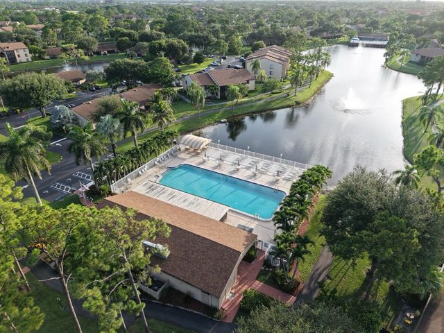 617 SEA PINE Way E1, Greenacres, FL 33415