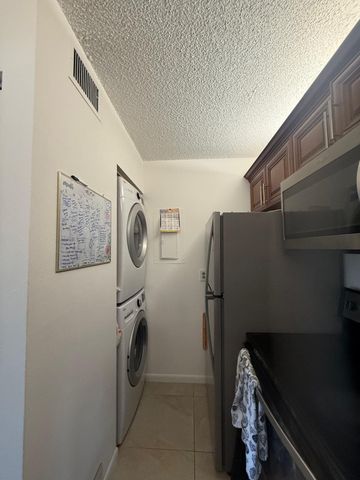 617 SEA PINE Way E1, Greenacres, FL 33415