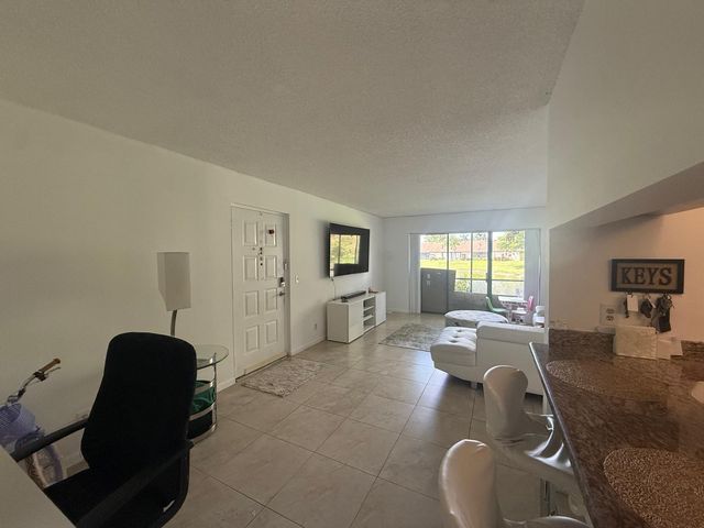 617 SEA PINE Way E1, Greenacres, FL 33415